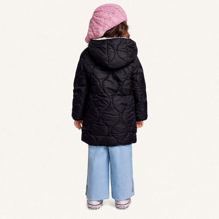 Jaqueta puffer com capuz forrada com pelo