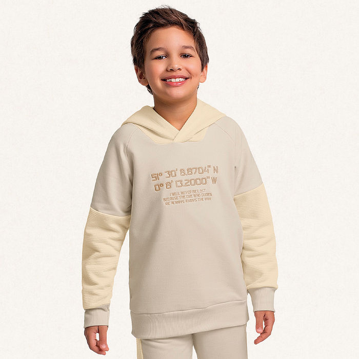 Conjunto blusão com capuz e calça em moletom recorte