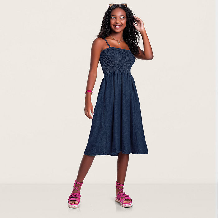 Vestido com alças midi em jeans