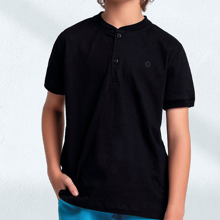 Camisa gola padre com abertura por botão