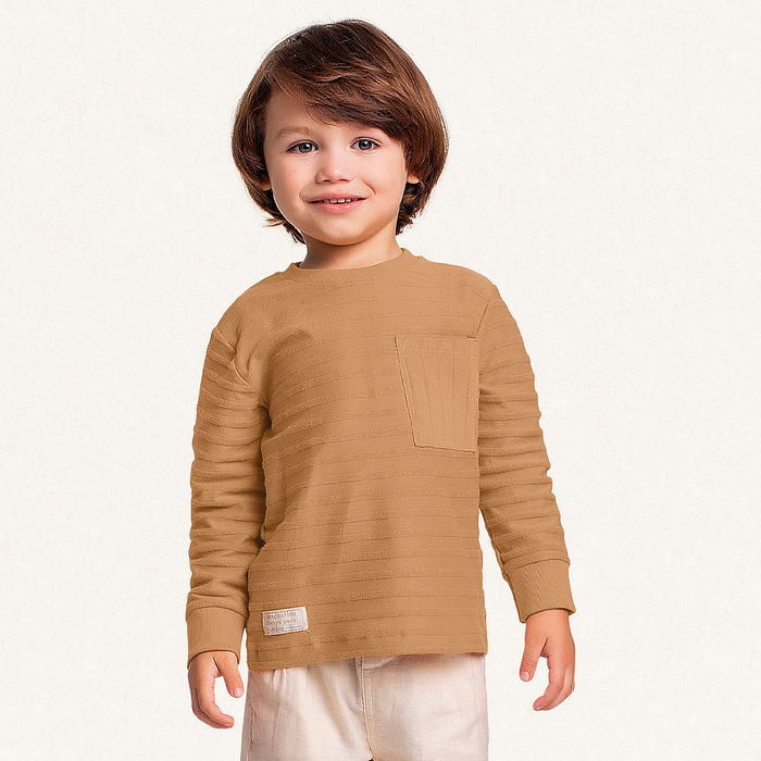 Camiseta manga longa em meia malha listras com textura e bolso em moletom