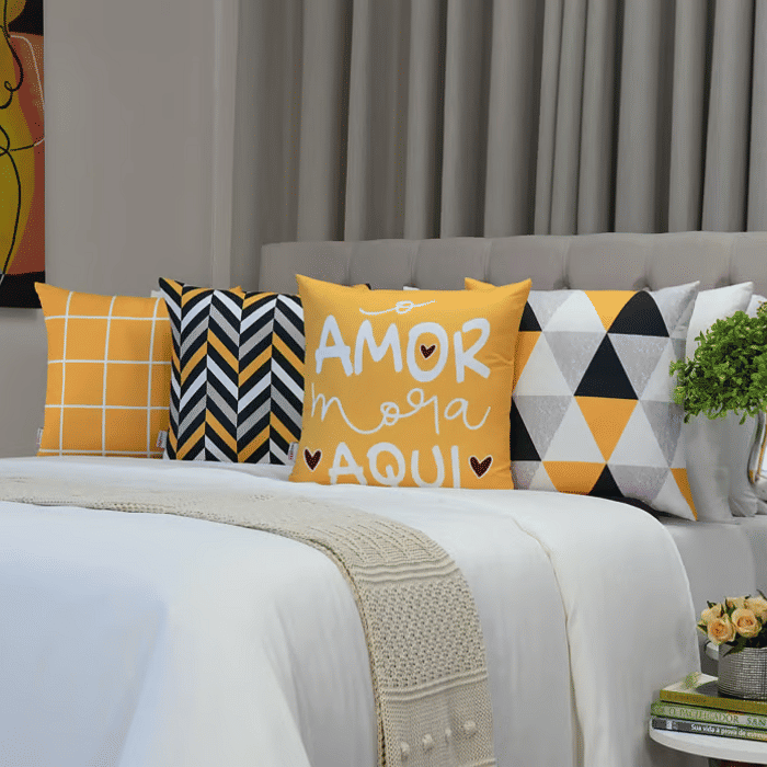 Kit 4 Capas de Almofada Decorativas O Amor Mora Aqui Amarelo