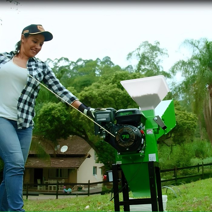 Triturador Forrageiro TRF-80G Motor A Gasolina 7HP NR-12 Trapp