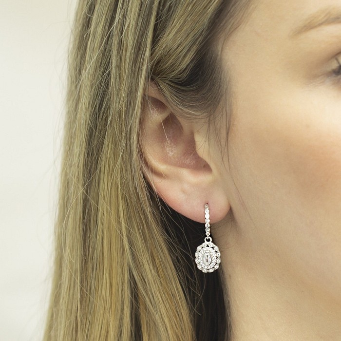 Brinco de Prata Meia Argola Oval com Zircônia Cristal