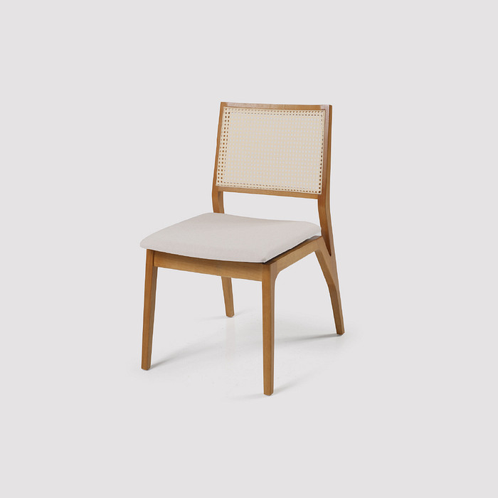 Cadeira Trento Estofada em Madeira Maciça com Tela Portuguesa e Conforto Funcional