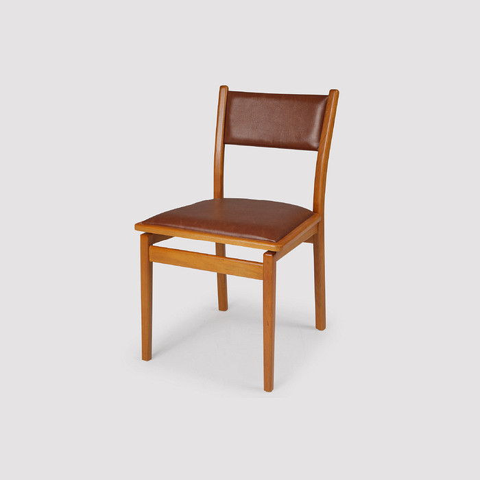 Cadeira Asolo Estofada em Madeira Maciça com Design Contemporâneo Equilibrado