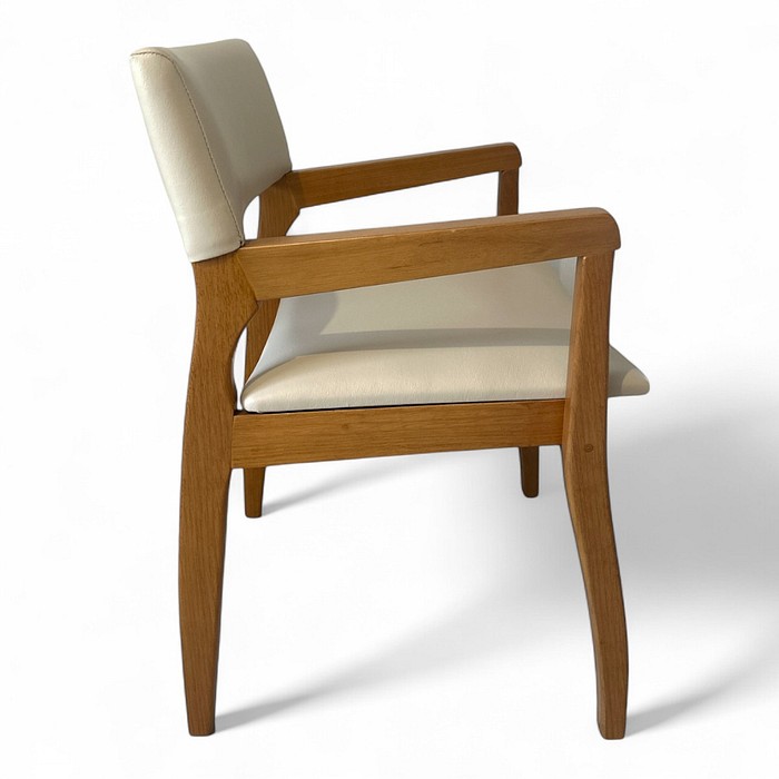 Poltrona Panamá Castanho Assento E Encosto Estofados Courissimo Creme