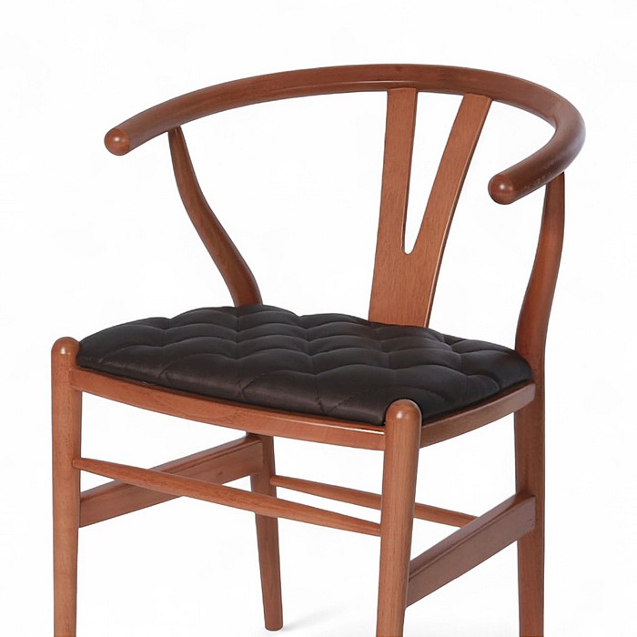 Cadeira Wishbone Confortável e Elegante no Castanho