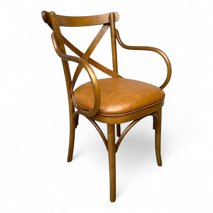 Cadeira Espanha Com Braços Castanho Estofado Itapema Camel