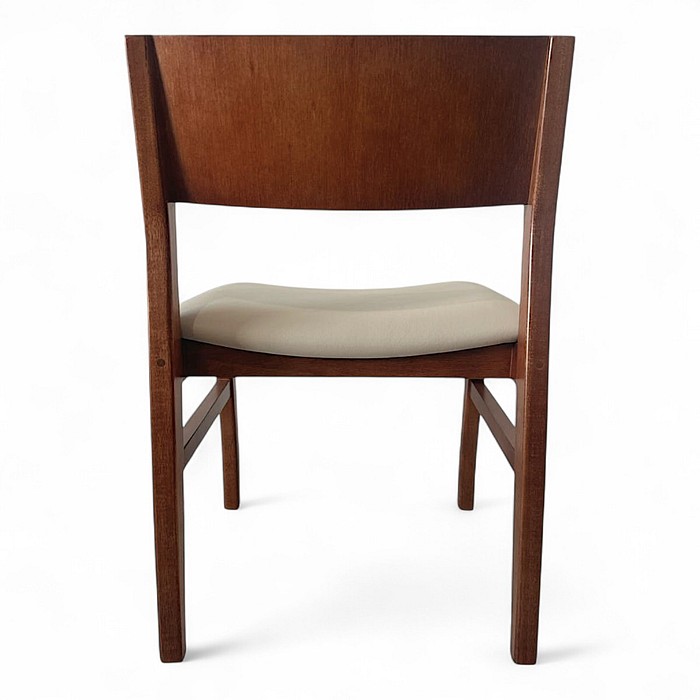 Cadeira Panamá com Encosto Ergonômico e Assento Corino Creme