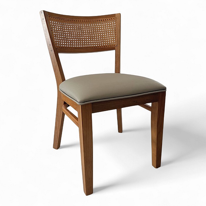 Cadeira Tasca Assento Estofado Facto Fendi e Encosto Ratan Castanho