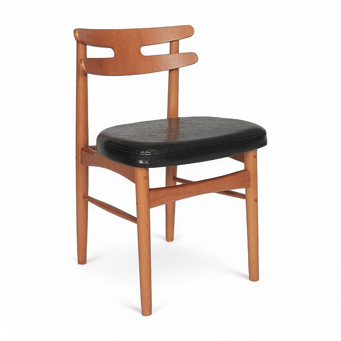 Cadeira HW Verniz Mel com Assento em Courrissimo Preto