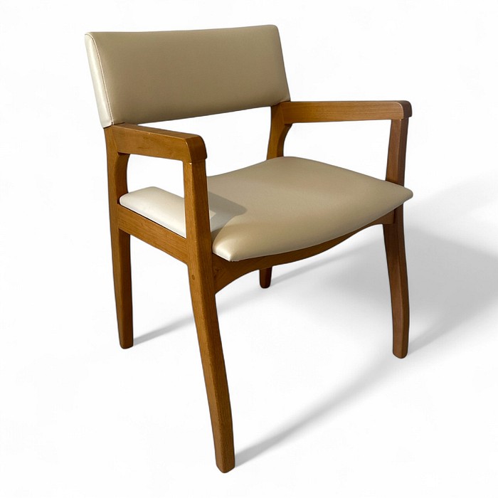 Poltrona Panamá Castanho Assento E Encosto Estofados Courissimo Creme