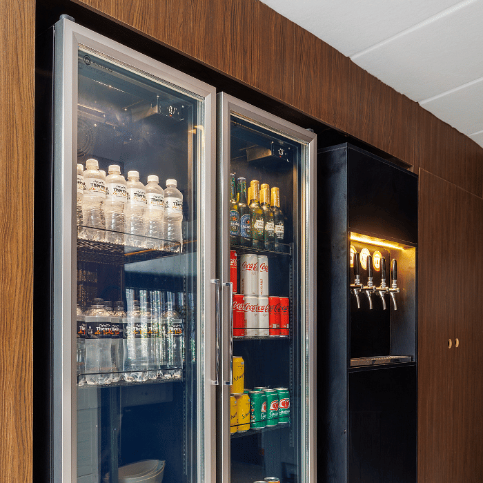 CERVEJEIRA VERTICAL CVA-200 SMART PORTA ESQUERDA