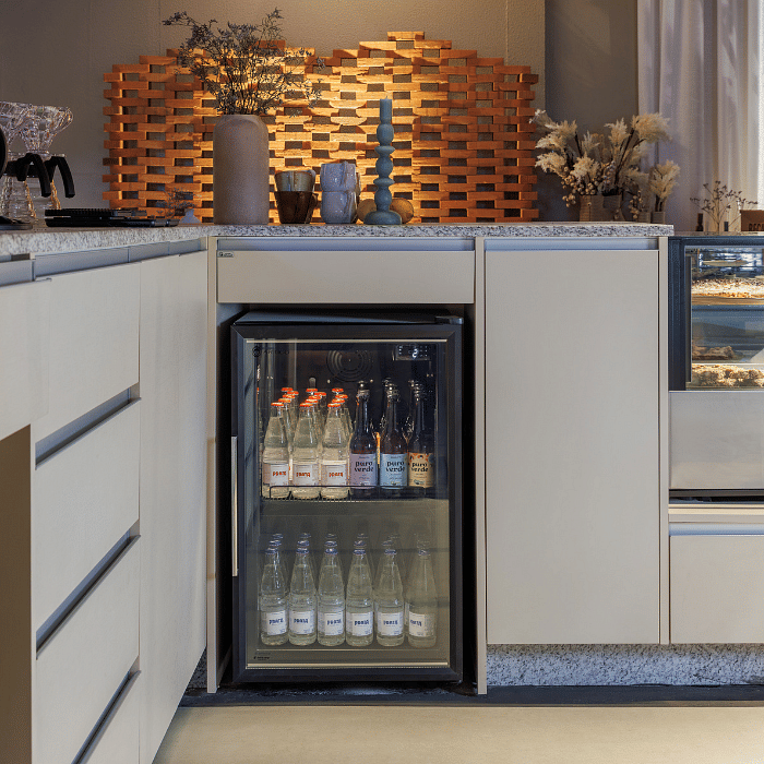 CERVEJEIRA VERTICAL CV100 PORTA DIREITA