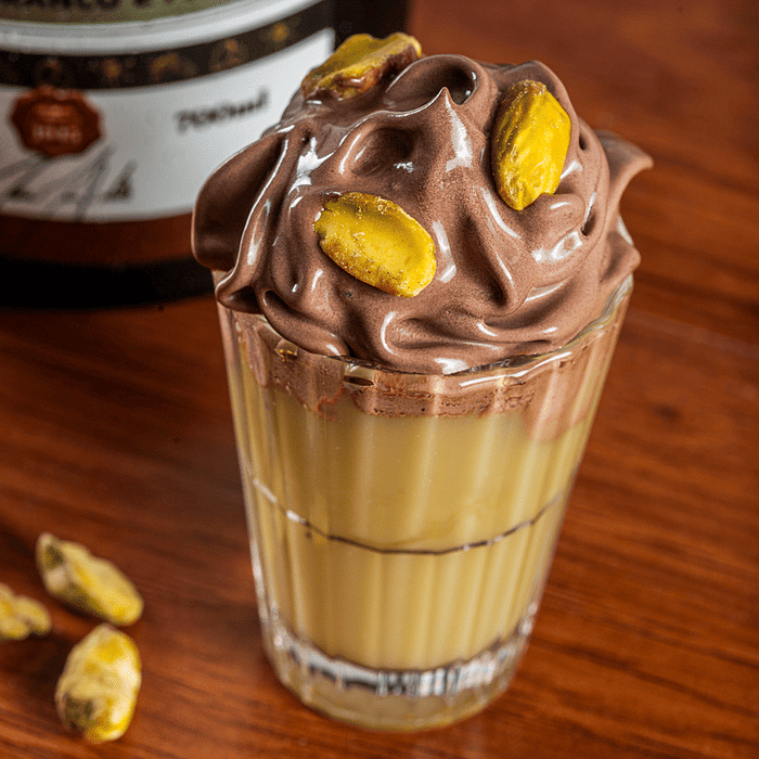 Licor Creme De Chocolate Branco com Pistache 700ml Liebe Dich Schluck