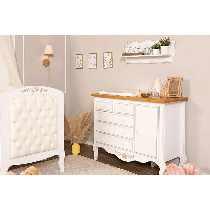 Cômoda Entalhada 5 Gavetas e 1 porta Branco Provençal com Tampo Mel