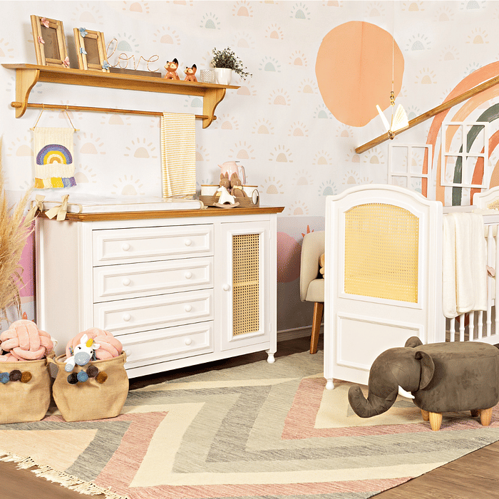 Cômoda Feliz 4 Gavetas Porta com Tela Trançada Cor Branca com Palha Mel