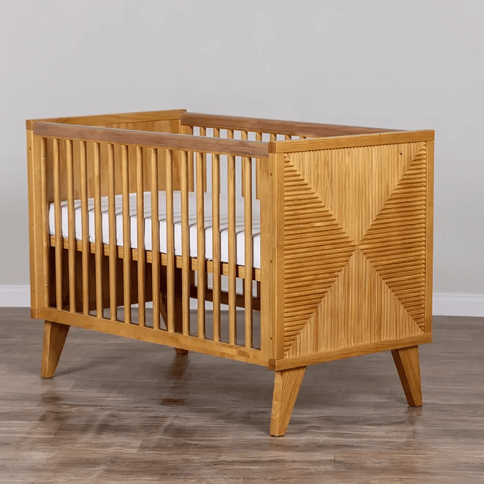 Kit Zig Berço 2 em 1 e Cômoda 4 Gavetas e 1 Porta em Madeira Maciça Mel