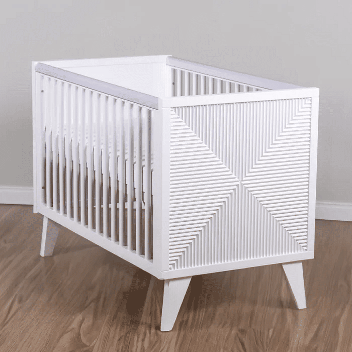 Kit Zig Berço 2 em 1 e Cômoda 4 Gavetas e 1 Porta em Madeira Maciça Branco