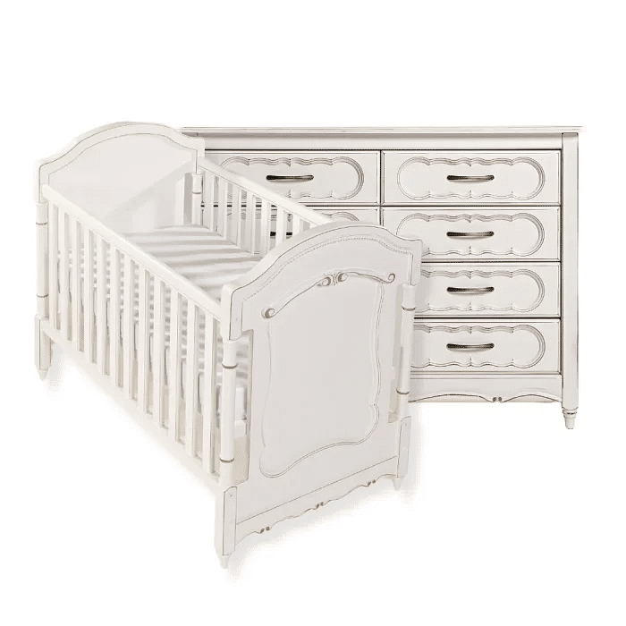 Kit Lilie Berço 2 em 1 e Cômoda 8 Gavetas em Madeira Maciça Branco com Detalhes Provençal