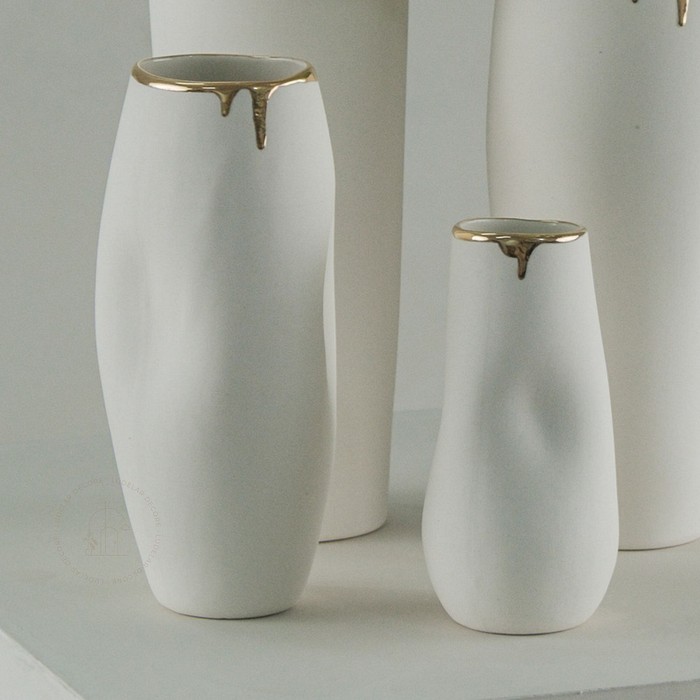 Vaso em Porcelana c/ Ouro - M