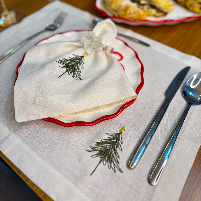 Jogo Americano Branco Bordado Árvore