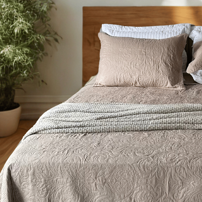 Kit Colcha Boutis Queen Avelã