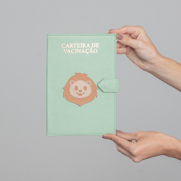 Carteira de Vacina Kami Leão
