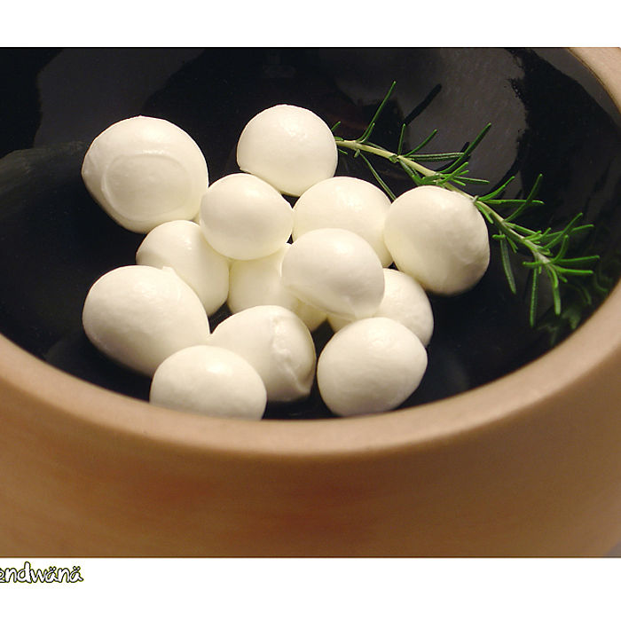 Mussarela de Búfala tipo cereja no soro  300 g  líquidos