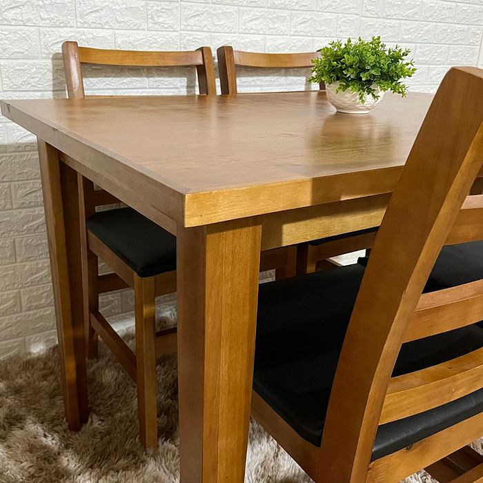 Conjunto Fixo Mesa 120x80 com 4 Cadeiras Estofadas Premium