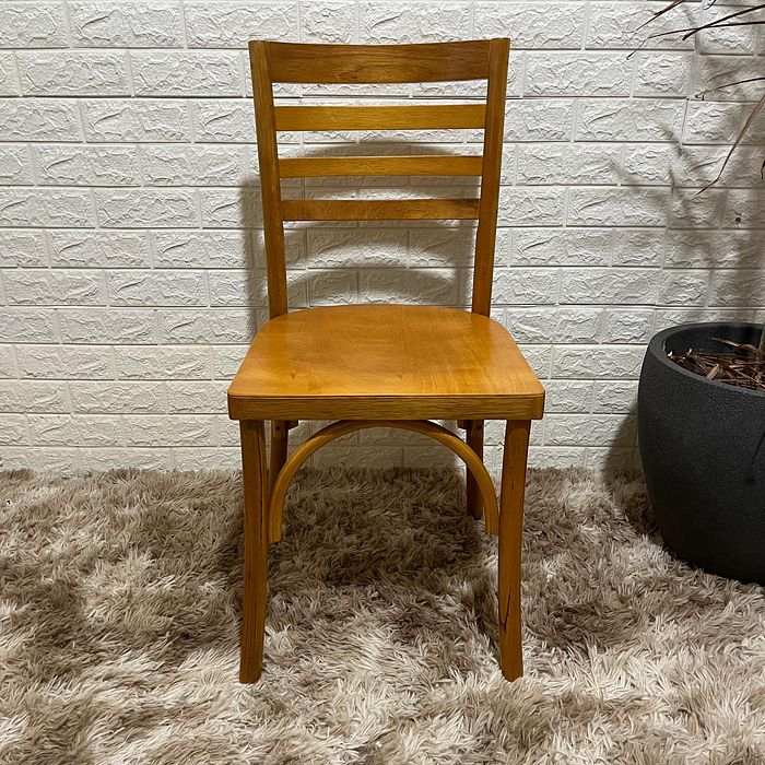 Cadeira de Madeira Maciça com Encosto Ergonômico com 4 Travessas - Bélgica