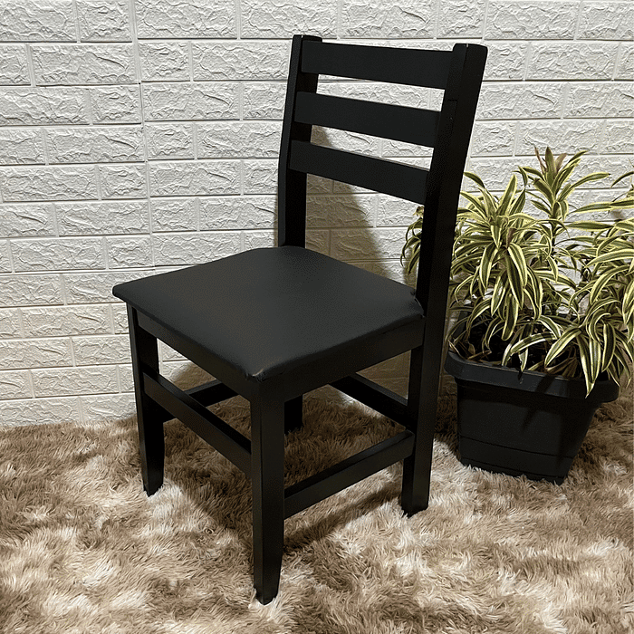 Cadeira Fixa Estofada de Madeira