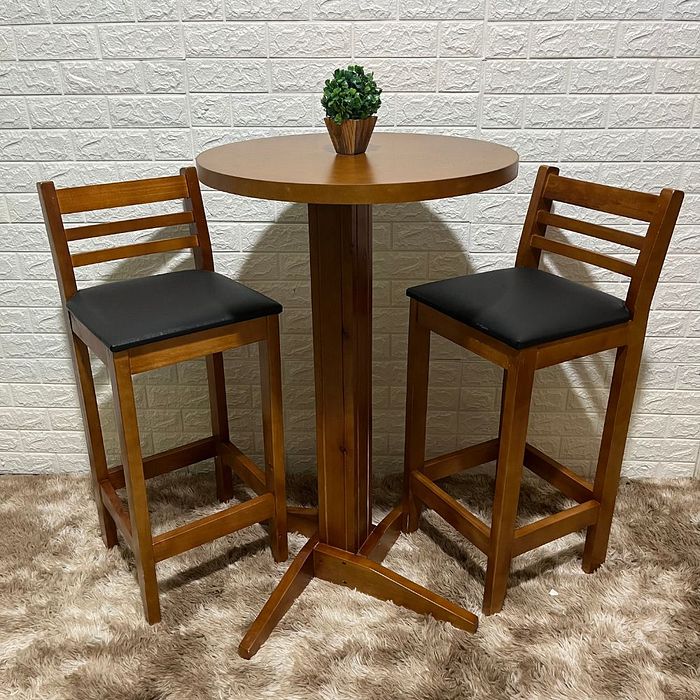 Conjunto Bistrô Fixo Mesa com 2 Banquetas Estofadas de Madeira