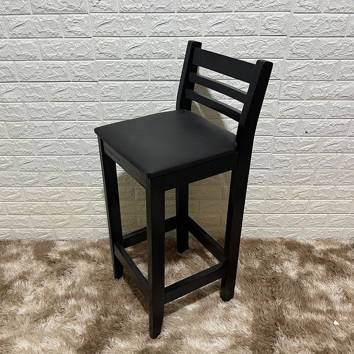 Banqueta Fixa Estofada de Madeira