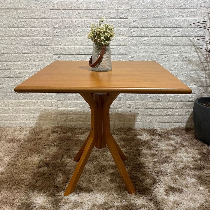 Mesa X de Madeira Maciça 80x80 Mel