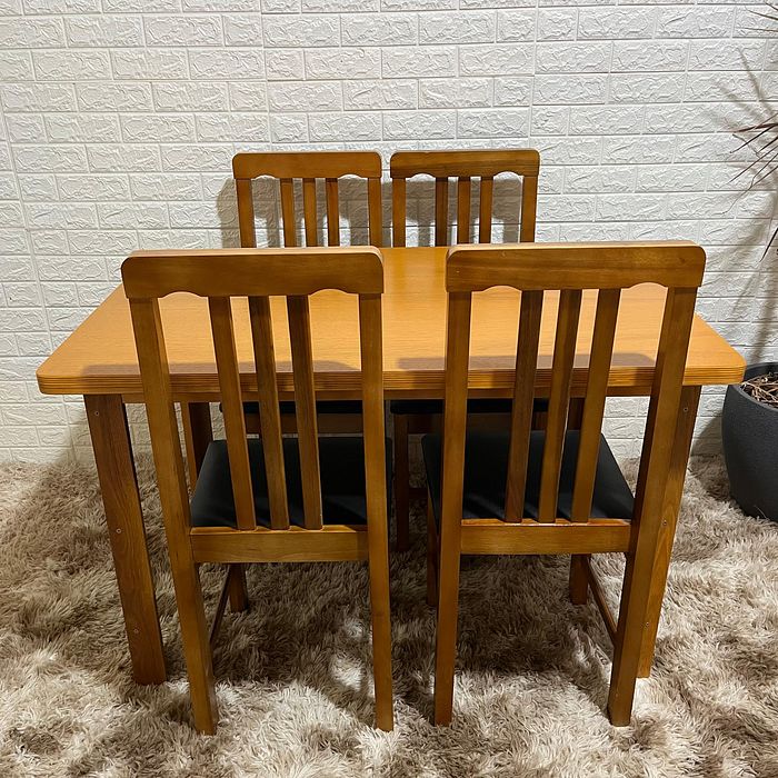 Conjunto Mesa 120x80 e 4 Cadeira Colonial com Estofado Mel
