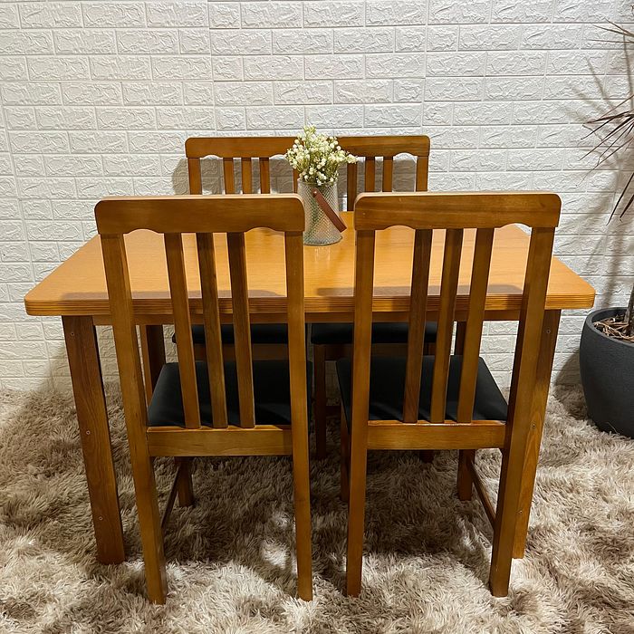 Conjunto Mesa 120x80 e 4 Cadeira Colonial com Estofado Mel