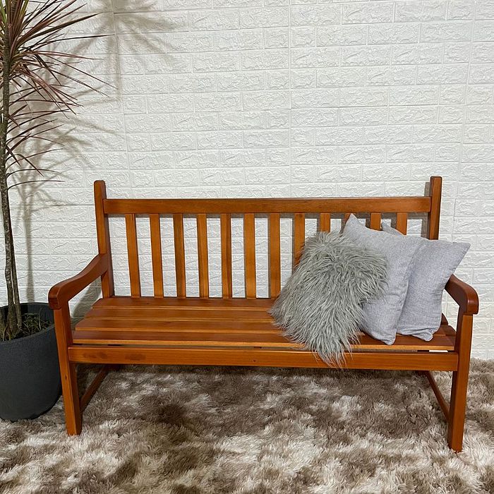 Banco de Jardim Namoradeira de Madeira 3 lugares Com Verniz