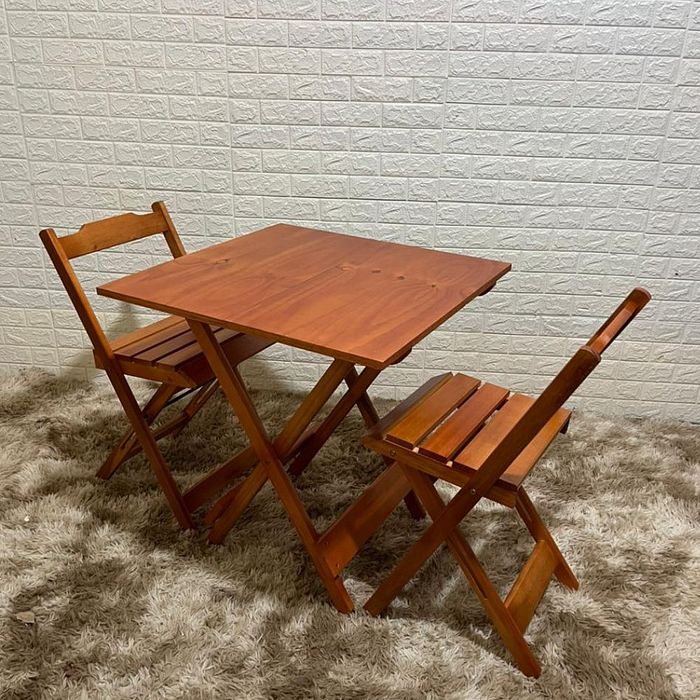 Conjunto Dobrável de Madeira Mesa 70x70 com 2 Cadeiras Luiz