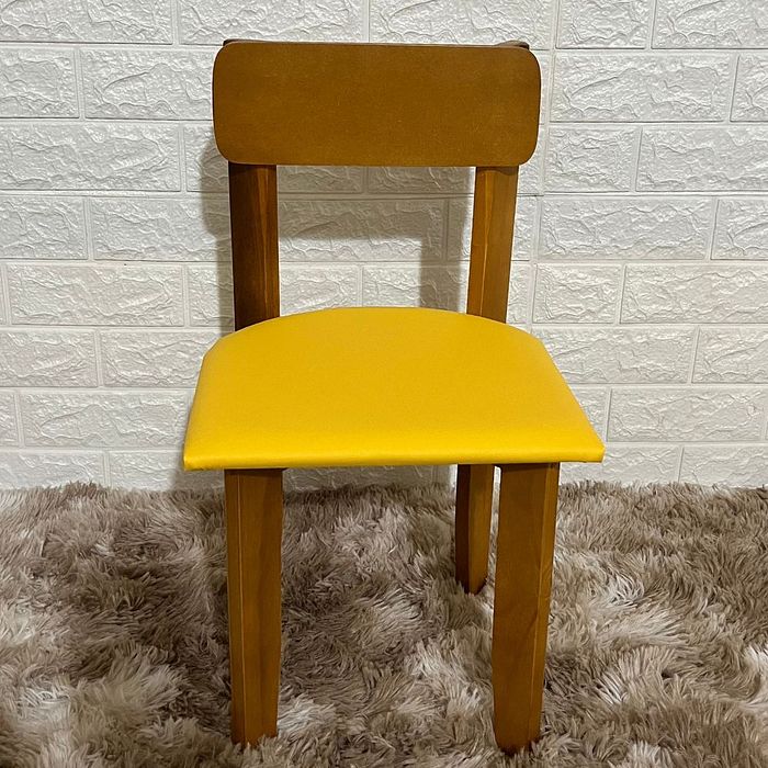 Cadeira Infantil de Madeira com Estofado