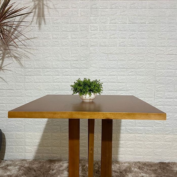 Mesa Fixa 70x70 de Madeira