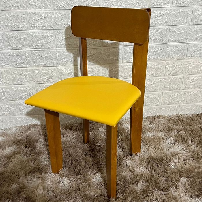 Cadeira Infantil de Madeira com Estofado