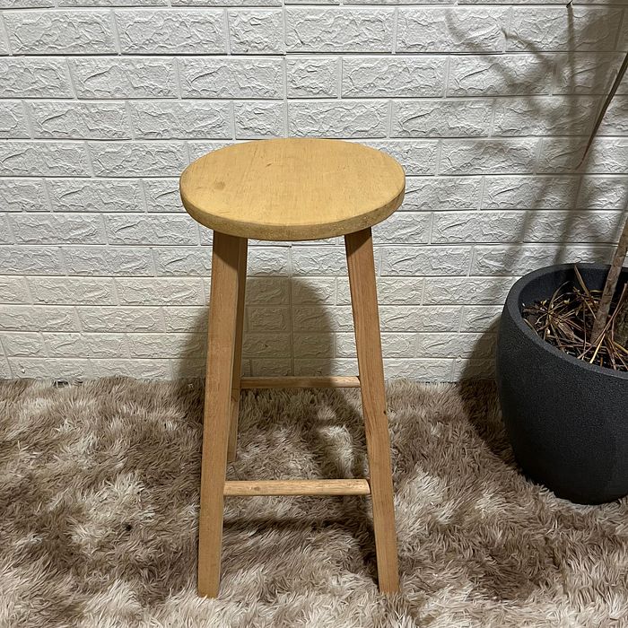 Banqueta Fixa Redonda de Madeira - Sem Pintura
