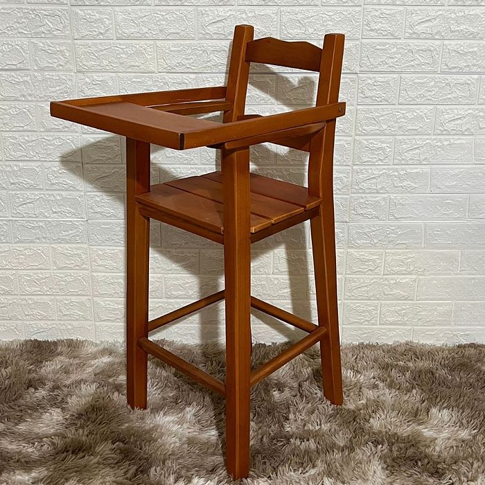 Cadeira de Alimentação Infantil Com Proteção - Verniz