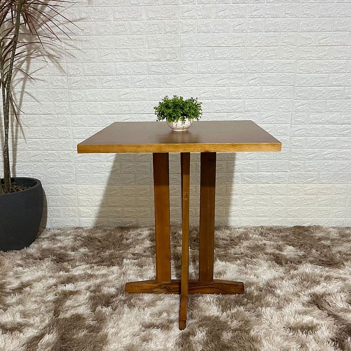 Mesa Fixa 70x70 de Madeira
