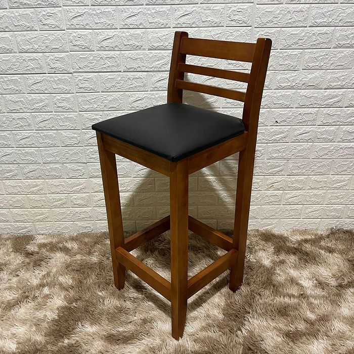 Banqueta Fixa Estofada de Madeira