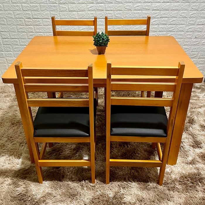 Conjunto Fixo Paraná Ultra Mesa 120x80 com 4 Cadeiras Estofadas