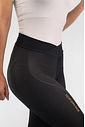 A Calça de Ciclismo Feminina Performance Free Force foi desenvolvida pensando em velocidade e alto rendimento, peças produzidas com tecido carbon e forro Invert Air Gel com sua alta tecnologia em conforto, proporcina até 10h de pedal confortável. 