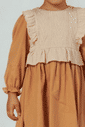 Vestido de tricoline com corpo de tricô Vestido de tricoline com corpo de tricô